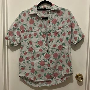 Adorable vintage short sleeve patterned button up
